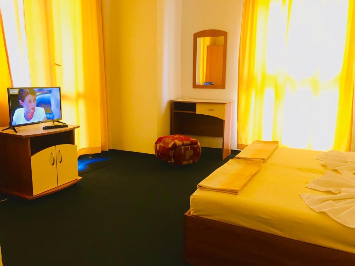 Family Hotel Friends Primorsko Eksteriør billede