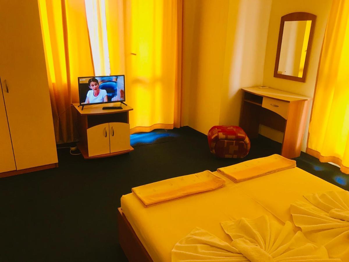 Family Hotel Friends Primorsko Eksteriør billede