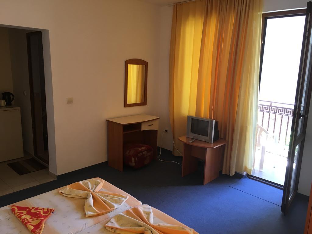 Family Hotel Friends Primorsko Eksteriør billede