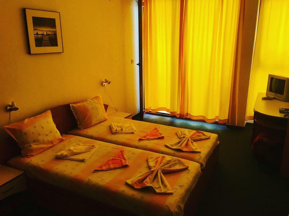 Family Hotel Friends Primorsko Eksteriør billede