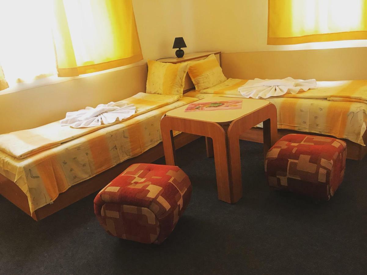 Family Hotel Friends Primorsko Eksteriør billede
