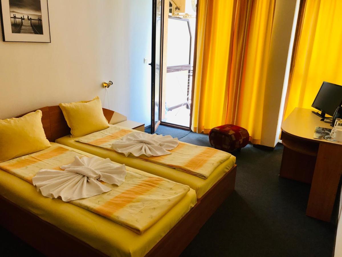 Family Hotel Friends Primorsko Eksteriør billede
