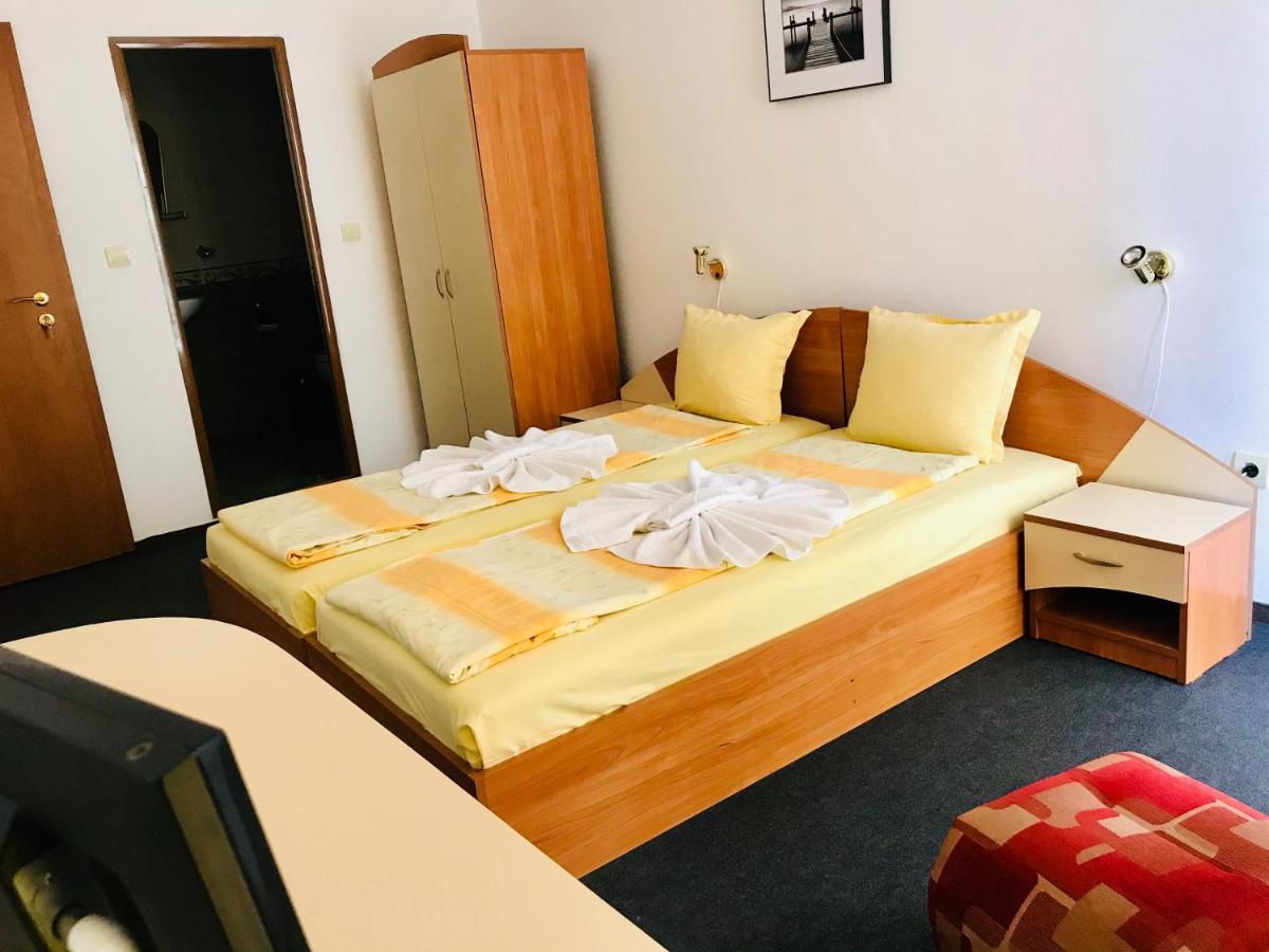 Family Hotel Friends Primorsko Eksteriør billede